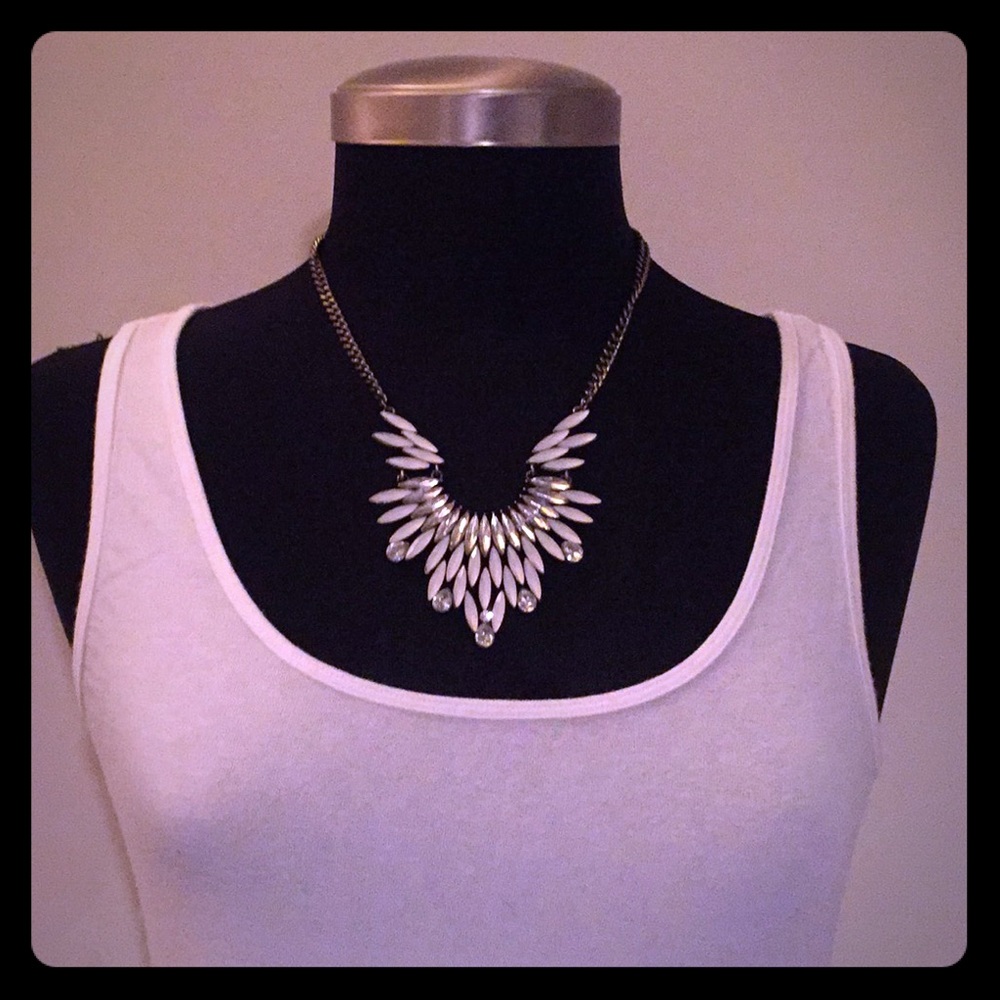 ❌SOLD LOCALLY ❌ Ann Taylor rhinestone necklace